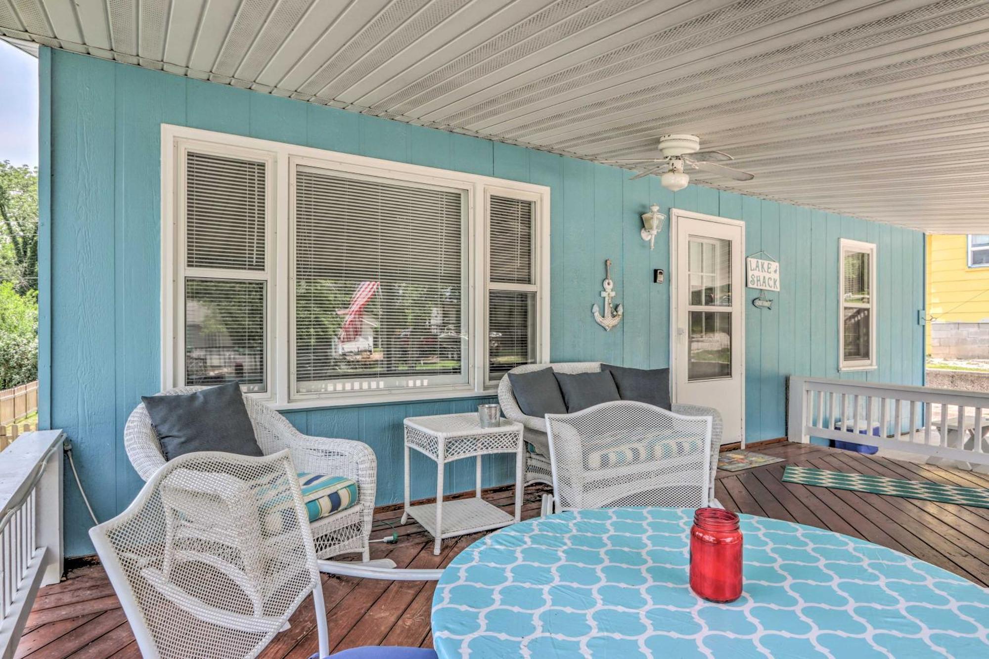 Cheerful Camdenton Cottage Steps To Lake! Εξωτερικό φωτογραφία