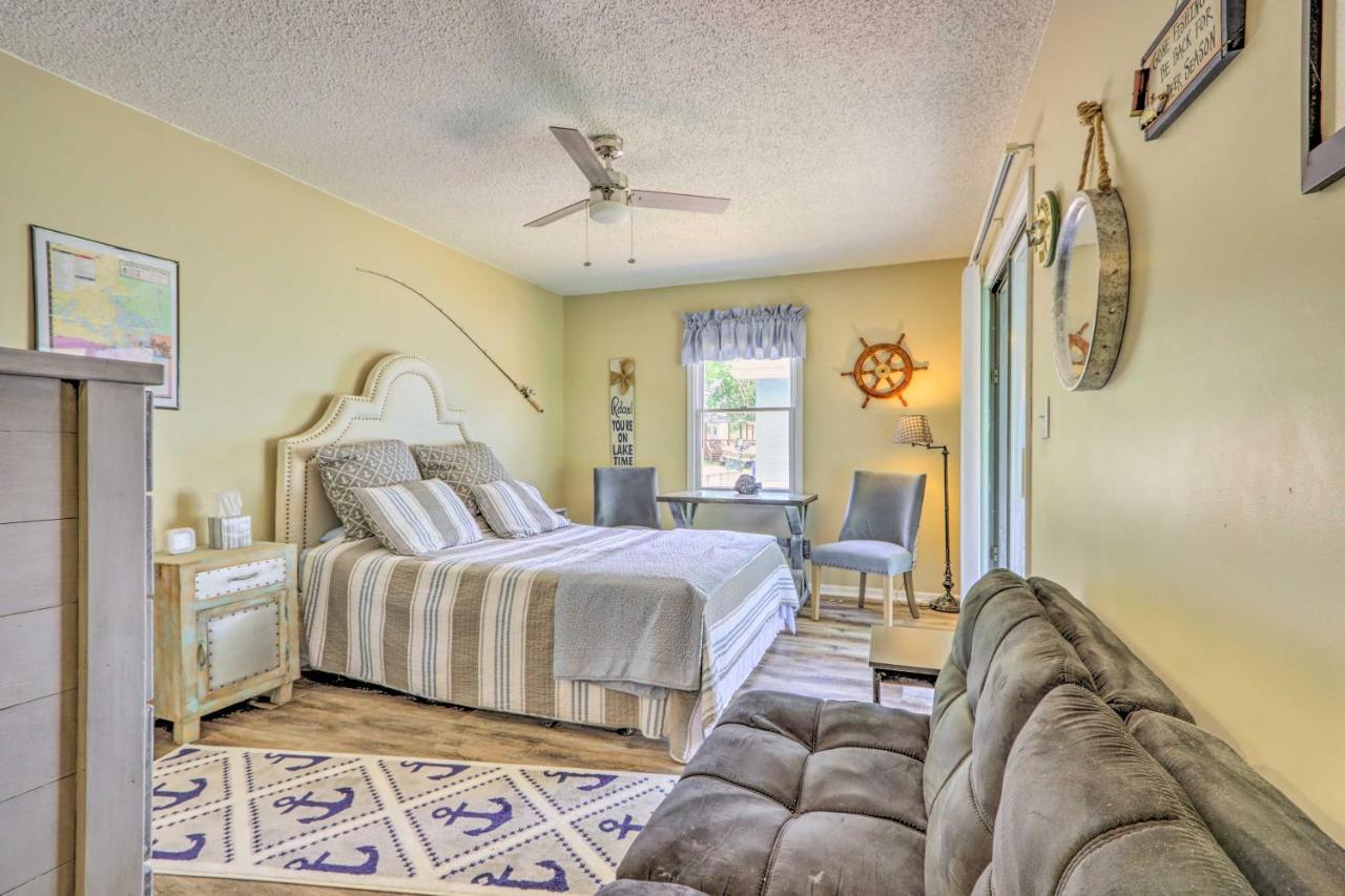 Cheerful Camdenton Cottage Steps To Lake! Εξωτερικό φωτογραφία